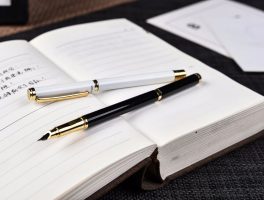 幽默接梗拉近距离，不做气氛冷场王